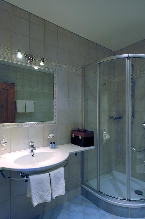 Apartments Hubertushof Dobbiaco Room photo